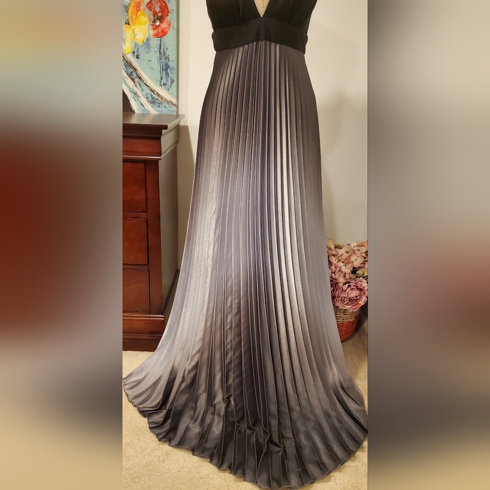 XSCAPE Women's Halter Neck,Open Back, Pleated Black /Silver Maxi Dress Size 8. - Picture 3 of 12